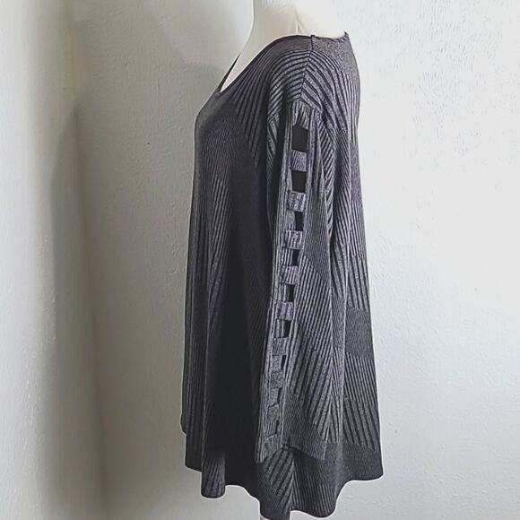 Cato Dark Gray Pullover Top with Cut-outs Down the Arms, Size 22/24W - Picture 4 of 9